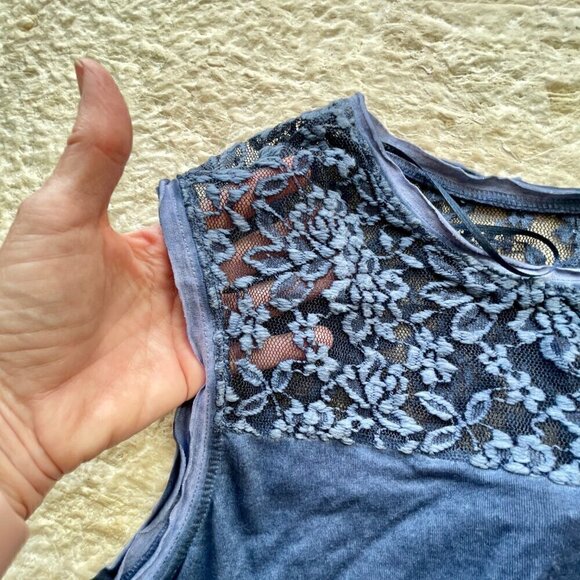 Blue Cotton and Lace Short Sleeved Blouse Tank, Size Large - Picture 4 of 7